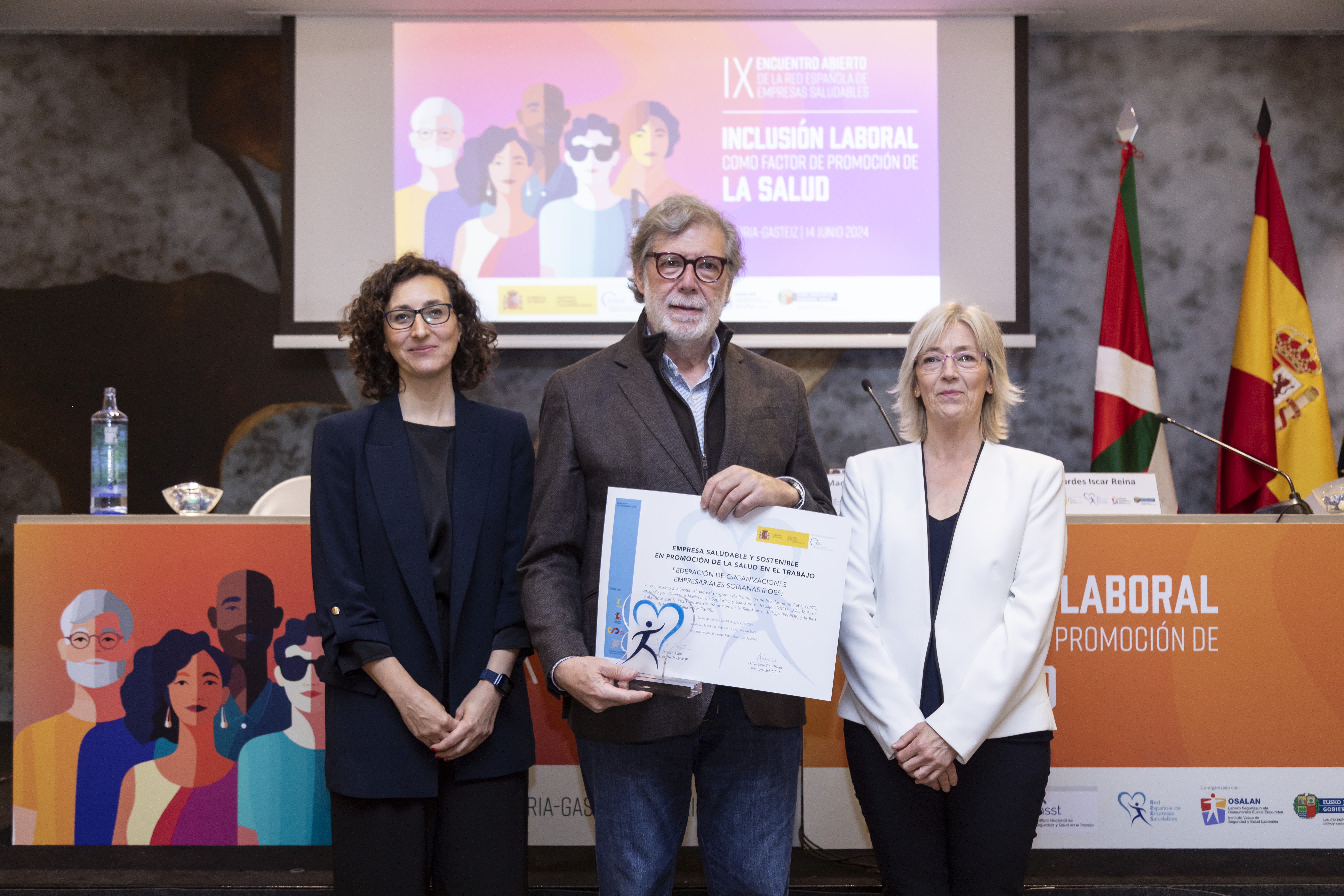 Entrega al Presidente el reconocimiento del INSST